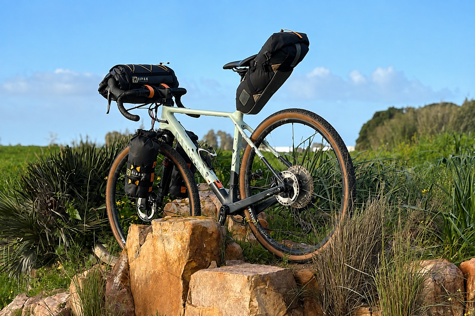 Bikepacking adventure — sentiers de l 'Atlas